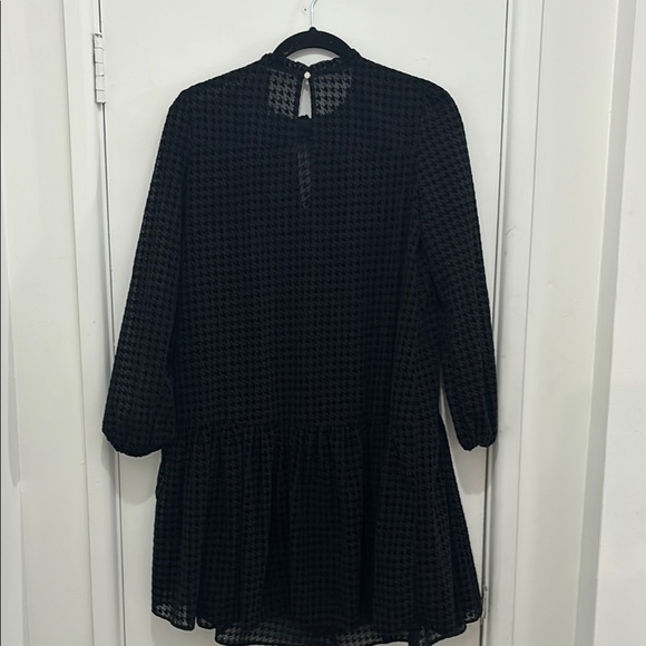 Chic Black Dress - Picture 3 of 3